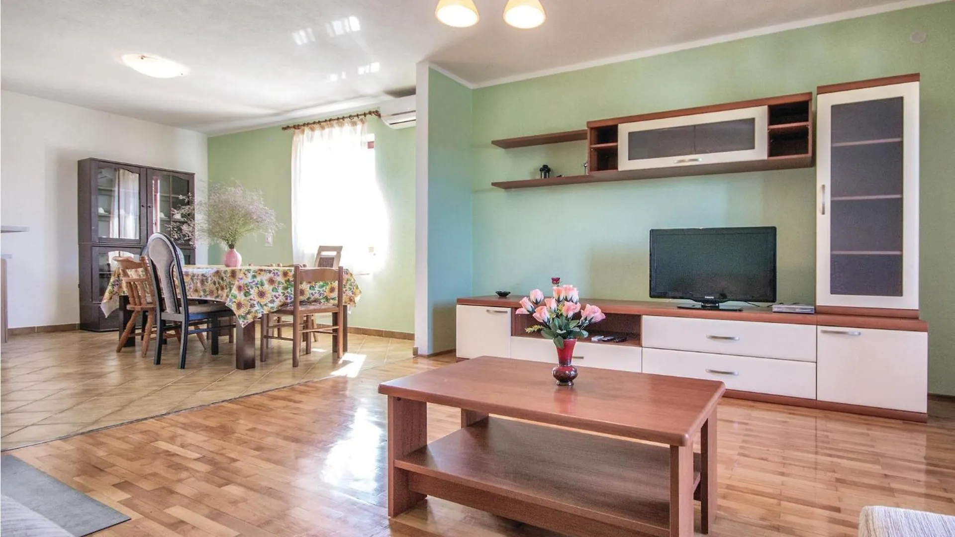 6 Bedroom Amazing Home In Bratulici Hreljici