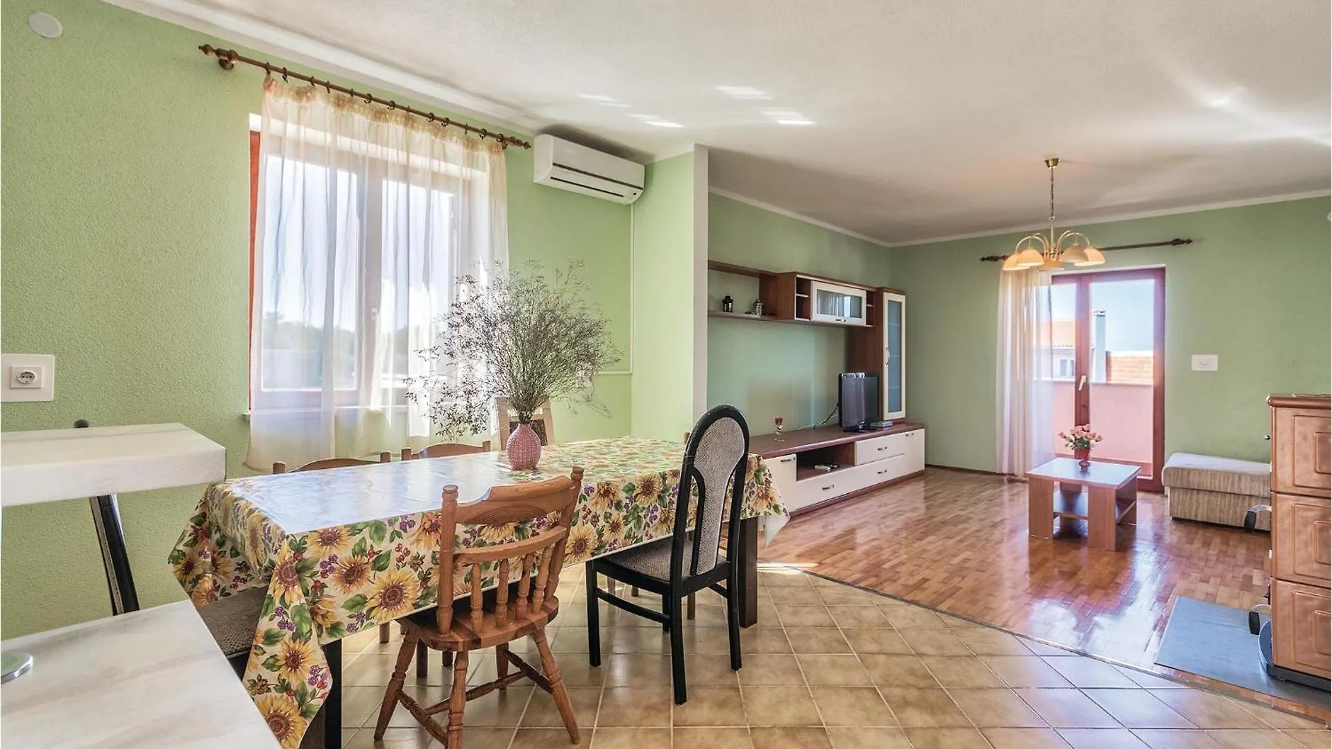6 Bedroom Amazing Home In Bratulici Hreljici 0*,