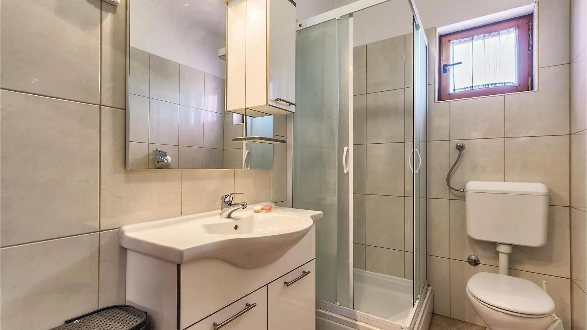 6 Bedroom Amazing Home In Bratulici Hreljici Holiday home