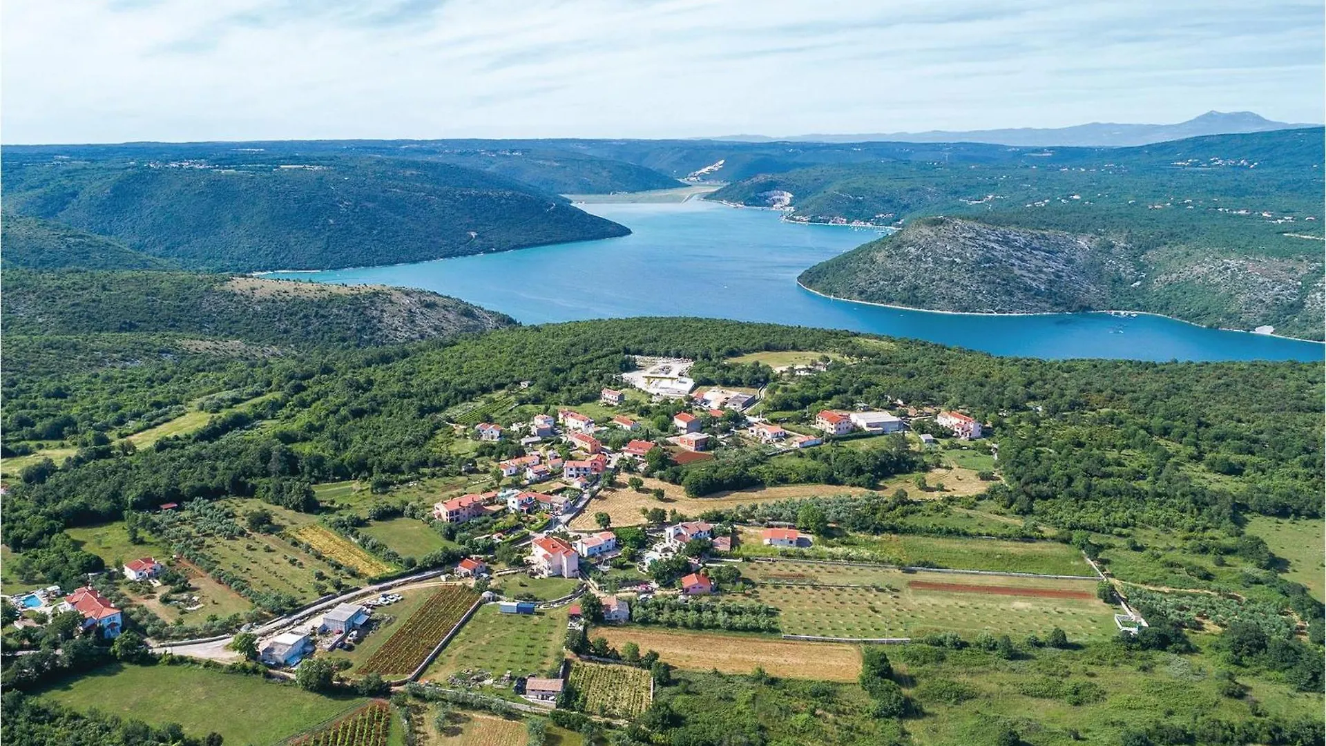 6 Bedroom Amazing Home In Bratulici Hreljici